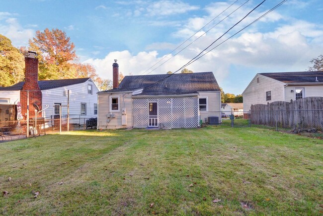 Building Photo - Cape Cod House