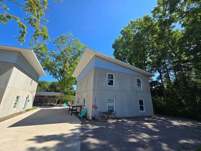 Building Photo - 5049 Park Ave S