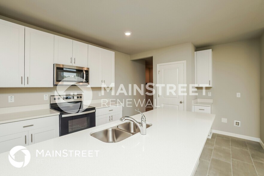 Building Photo - 3368 Fresno Pl