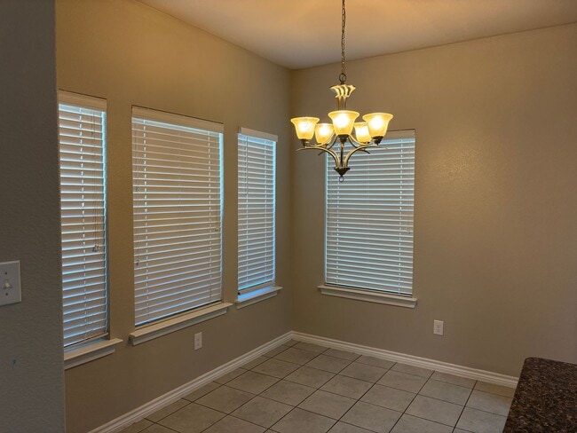 Building Photo - 3/2/1 on Quiet Street Near a Park!