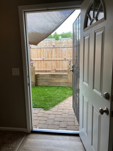 Building Photo - 5021 N Pinon Dr