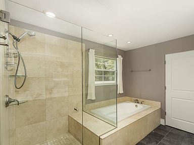 Building Photo - This light filled & charming home in a convenient location!