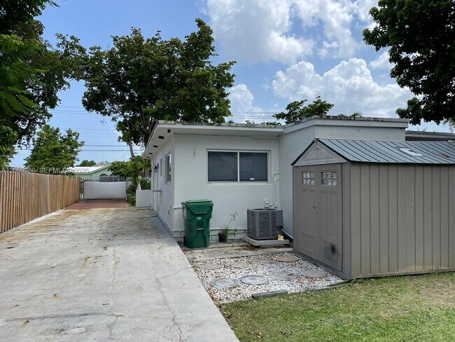 Building Photo - 2359 NW 32nd St