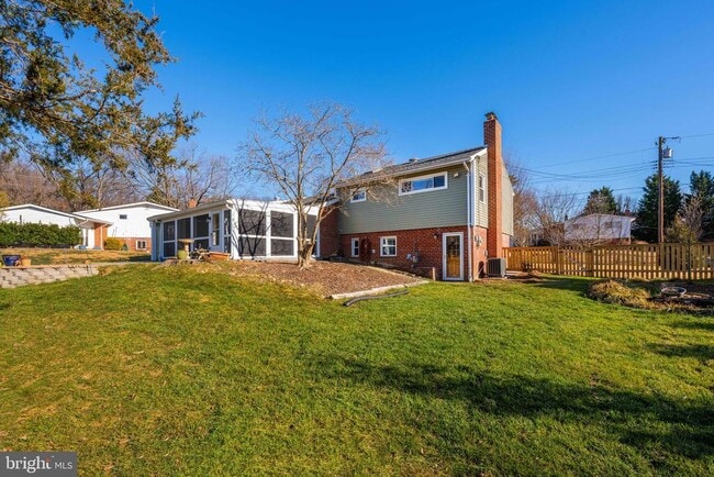 Building Photo - 700 N Mansfield St