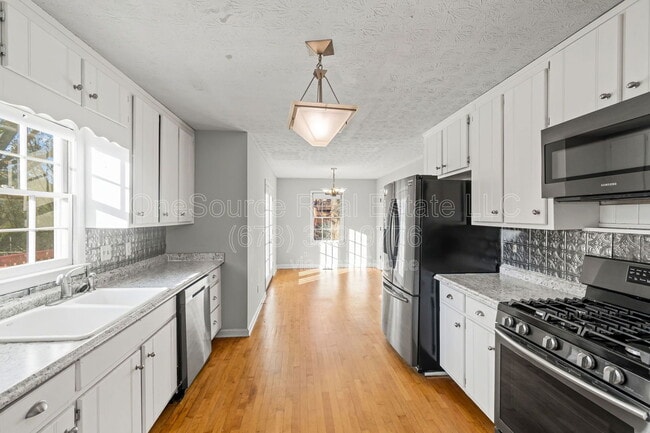 Building Photo - 118 Fitchburg Dr