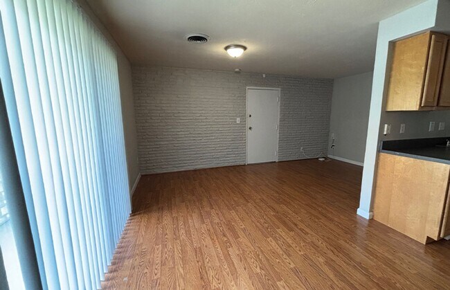 Building Photo - 545 Lowell Ave