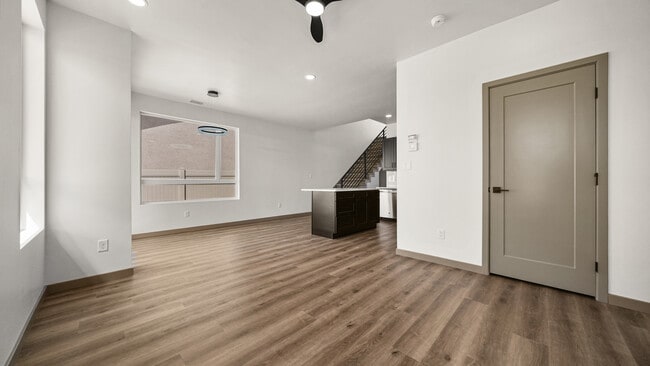 Building Photo - 367 Toms Cyn Dr