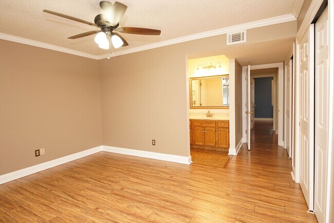 Building Photo - Great 3 Bedroom 2 bath home in Central Nic...