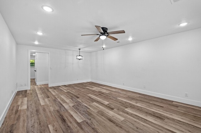 Building Photo - 4024 E Wagon Wheel Rd