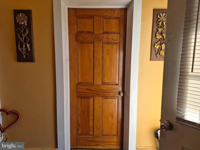 Building Photo - 223 Ryers Ave