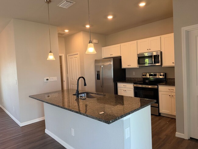 Building Photo - 3 bedrooms and 2 baths! FRESHLY RENOVATED!