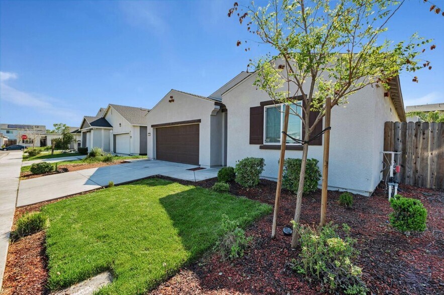 Primary Photo - 830 Holdenhurst Ln