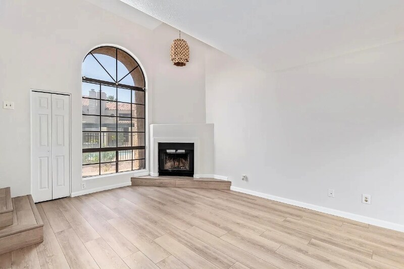 Building Photo - 1025 E Highland Ave