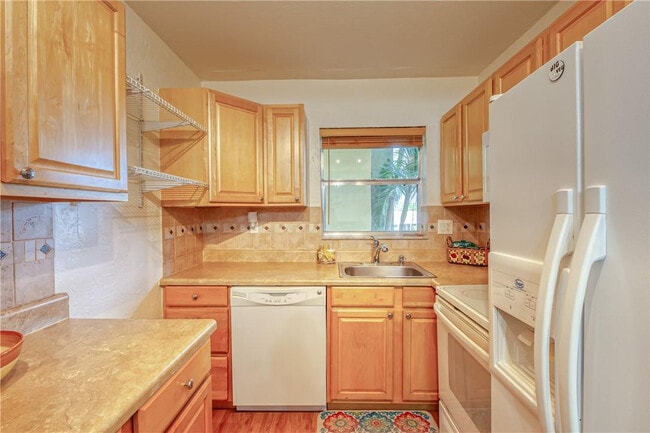 Building Photo - 2400 NE 10th St