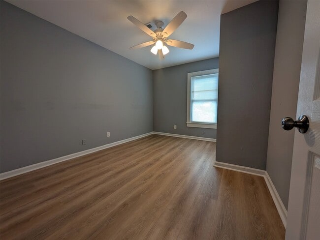 Building Photo - 1112 Ave M 1/2