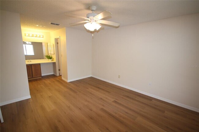 Building Photo - 185 Waterfall Way