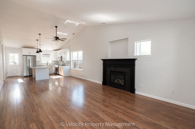 Building Photo - Remodel SW Redmond Home
