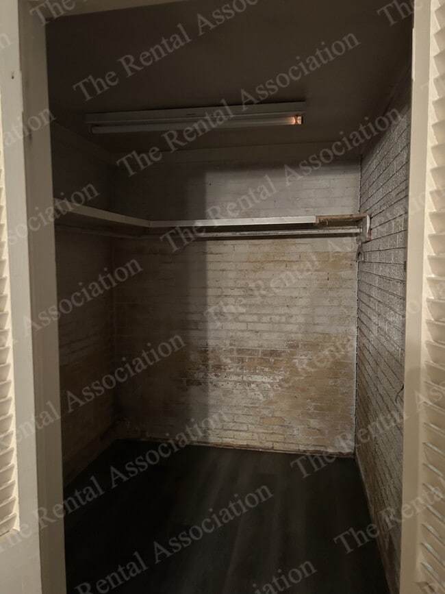 Building Photo - 3901 Blanks Street