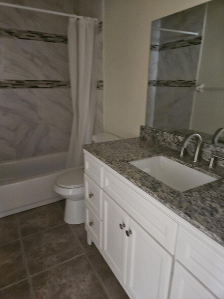 Building Photo - 1050 N Fiske Blvd