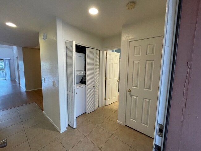 Building Photo - $1,540 2-3 Bedroom For Lease With Community Heated Pool & Spa in 85207!