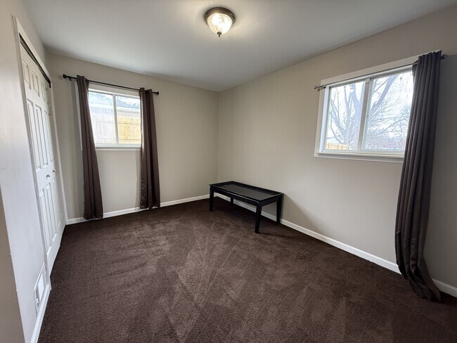 Building Photo - 1948 Henbert Rd