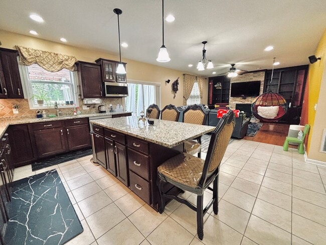 Building Photo - ONE OF A KIND 5bed/4bath!  *HOME THEATER* ...