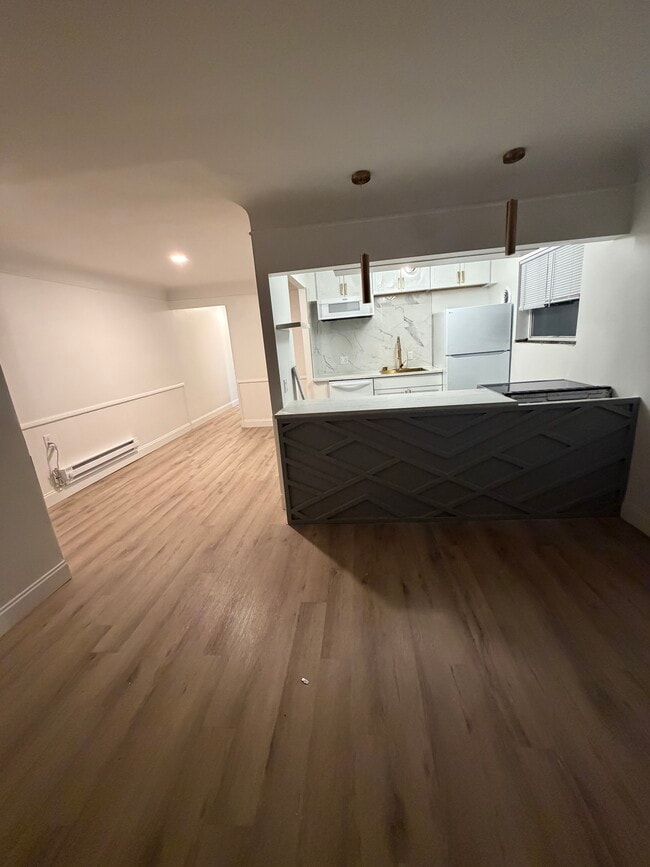 Building Photo - 1617 Pelham Pl