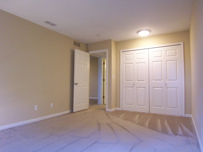 Building Photo - 103 Fieldcrest St