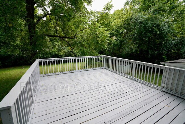 Building Photo - 363 Strasser Dr