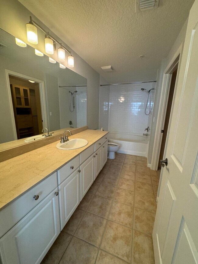 Building Photo - 225 Murcia Dr