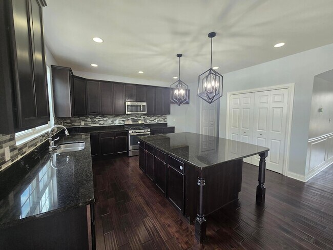 Building Photo - 10091 Pearwood Dr