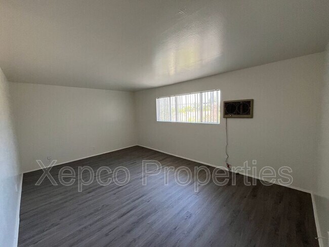Building Photo - 550 El Cielo Rd