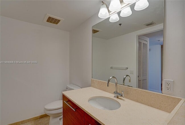 Building Photo - 2641 N Flamingo Rd