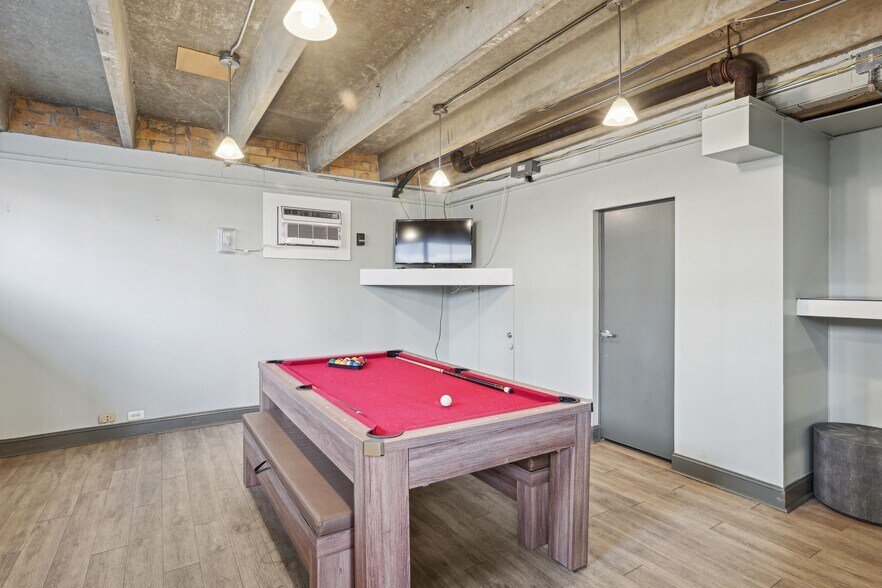 Primary Photo - Barbizon Apartments