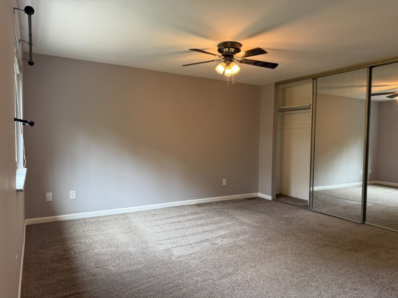 Building Photo - 11350 Meadowside Dr