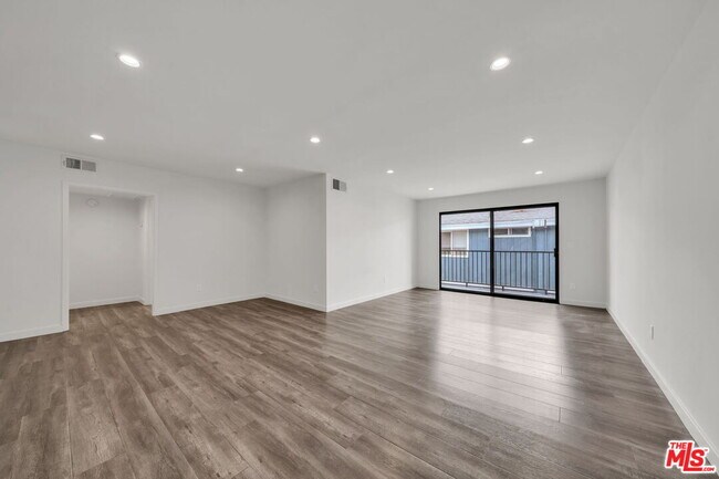 Building Photo - 7453 Haskell Ave