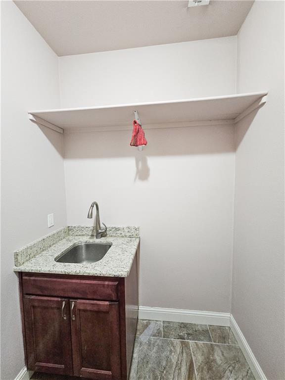 Building Photo - 2203 SW Tupelo Ave