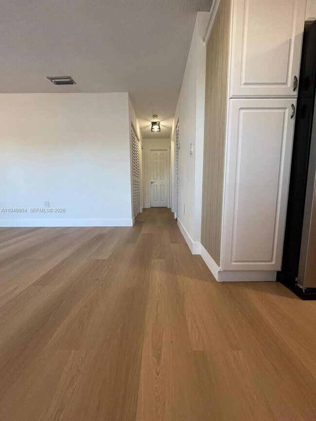 Building Photo - 1045 SW 122nd Ct