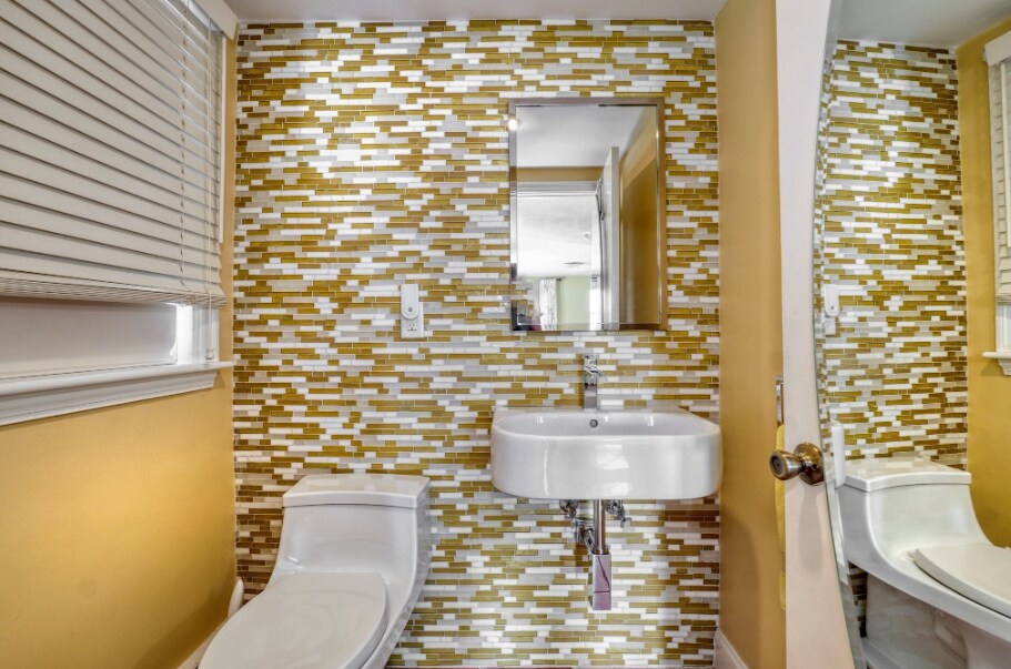 Building Photo - 65 Sherburne Rd S