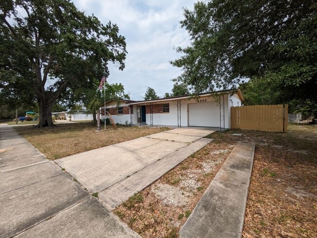 Building Photo - Imperial Estates Rental