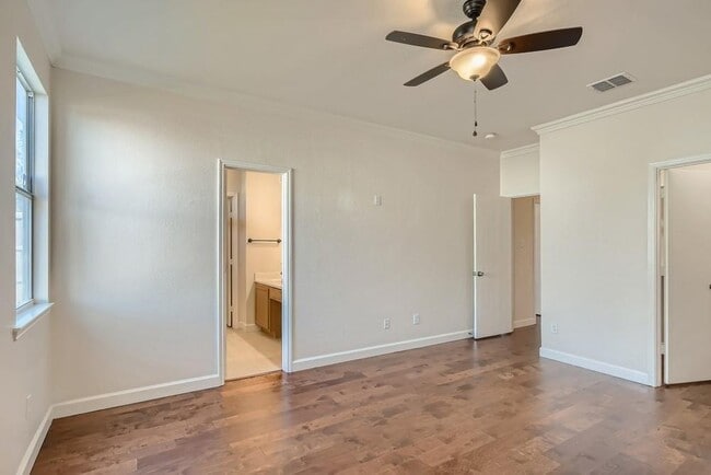 Building Photo - 8008 Serenity Way