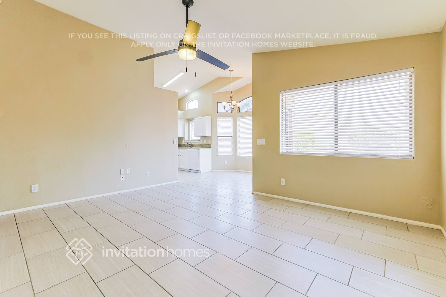 Building Photo - 11442 E Pronghorn Ave