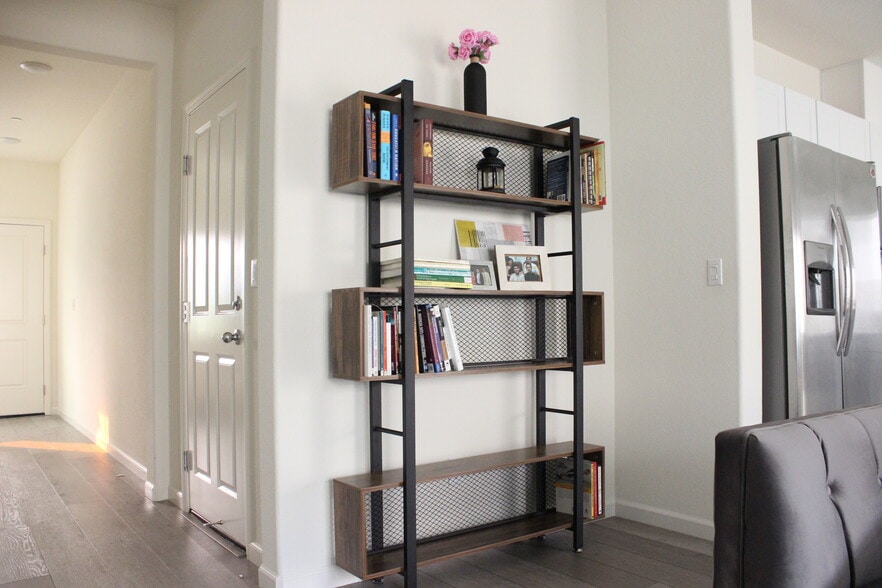 Building Photo - 3740 Cedargate Way