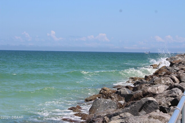 Building Photo - 1 Oceans W Blvd