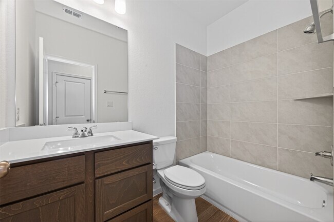 Building Photo - 5015 Bowen Pr Dr