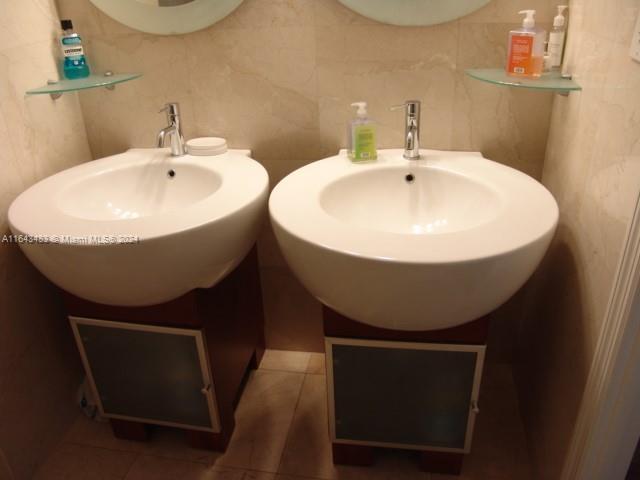 Building Photo - 802 NE 27th Ave