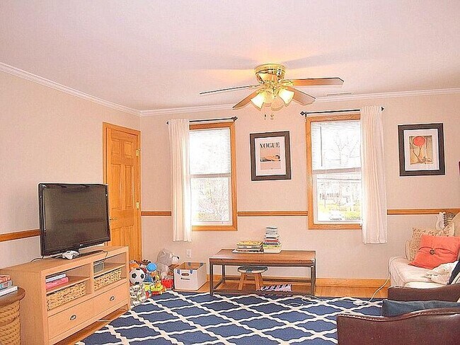 Living Room - 322 West Ave