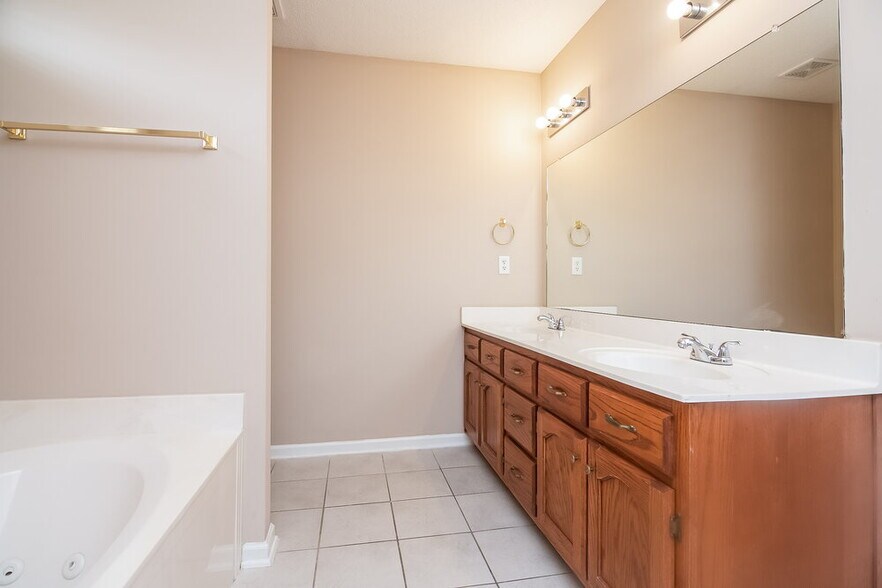 Building Photo - 5379 Glynis Cove