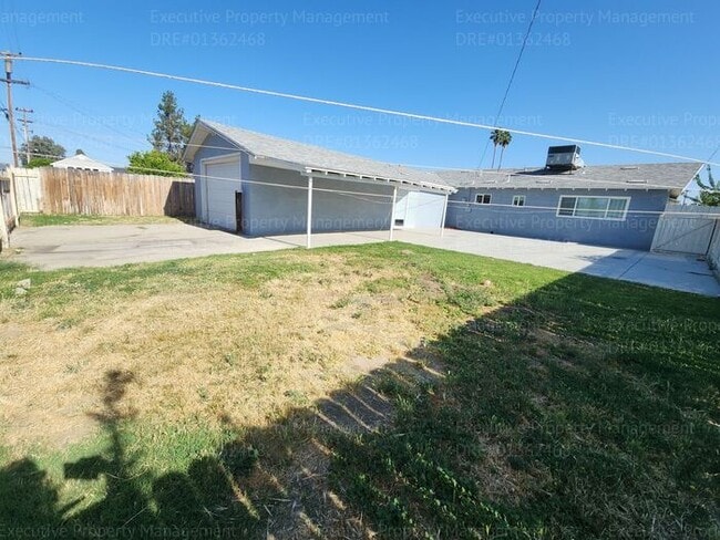 Building Photo - 3 Bedroom 2 Bath house