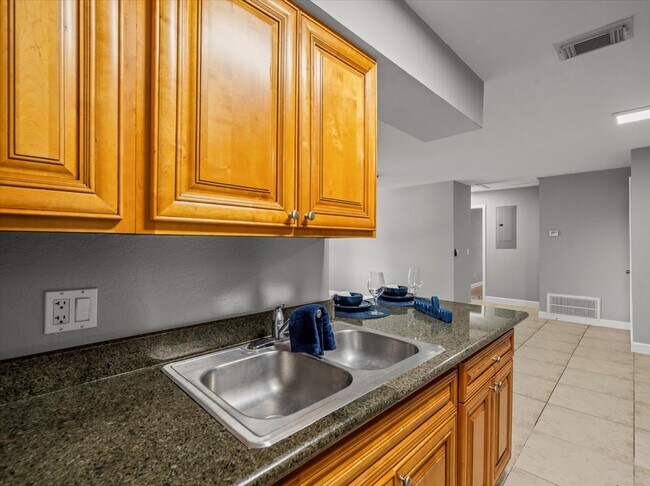 Building Photo - 230 Thorntree Pl